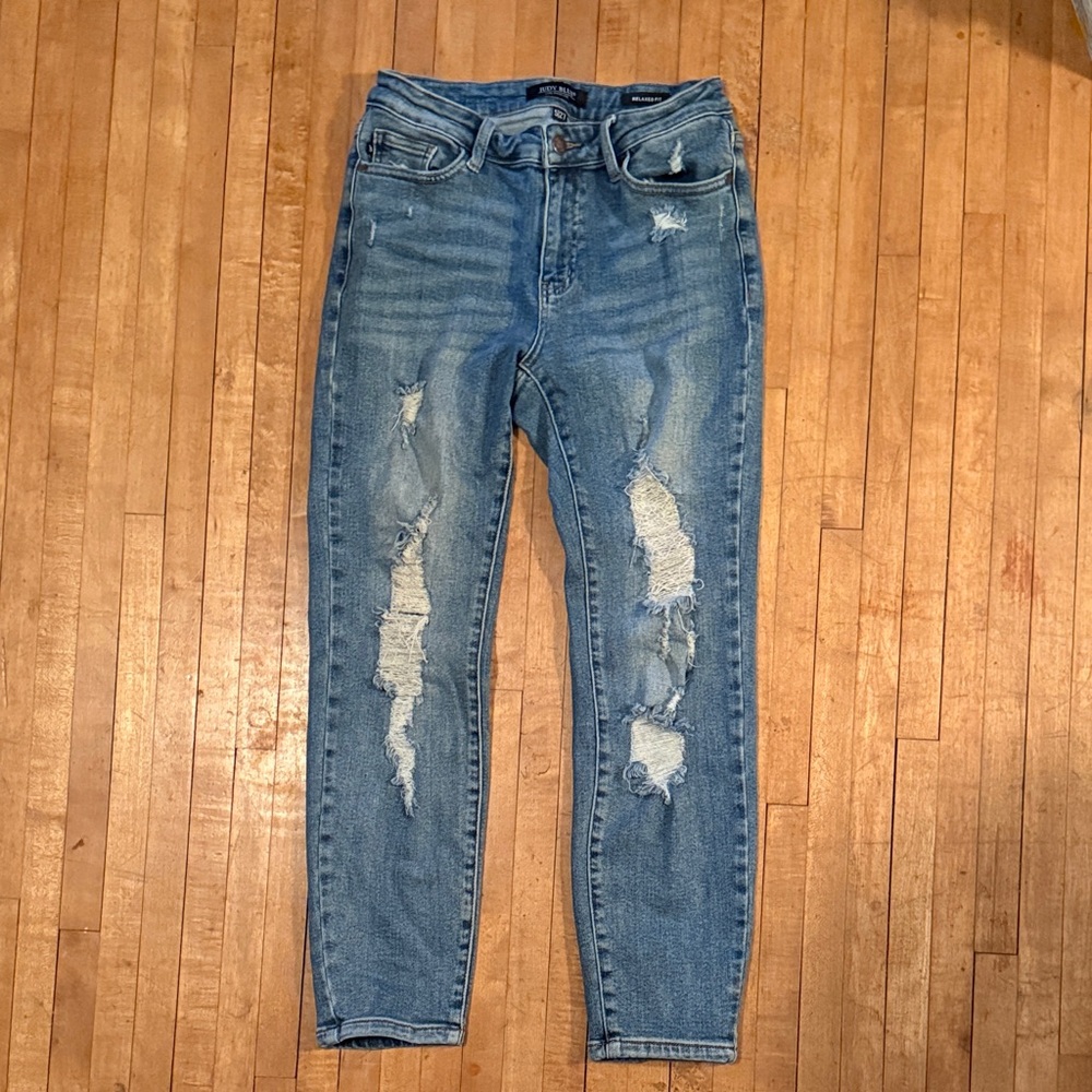 Distressed Judy Blue Jeans 5/27 relaxed fit